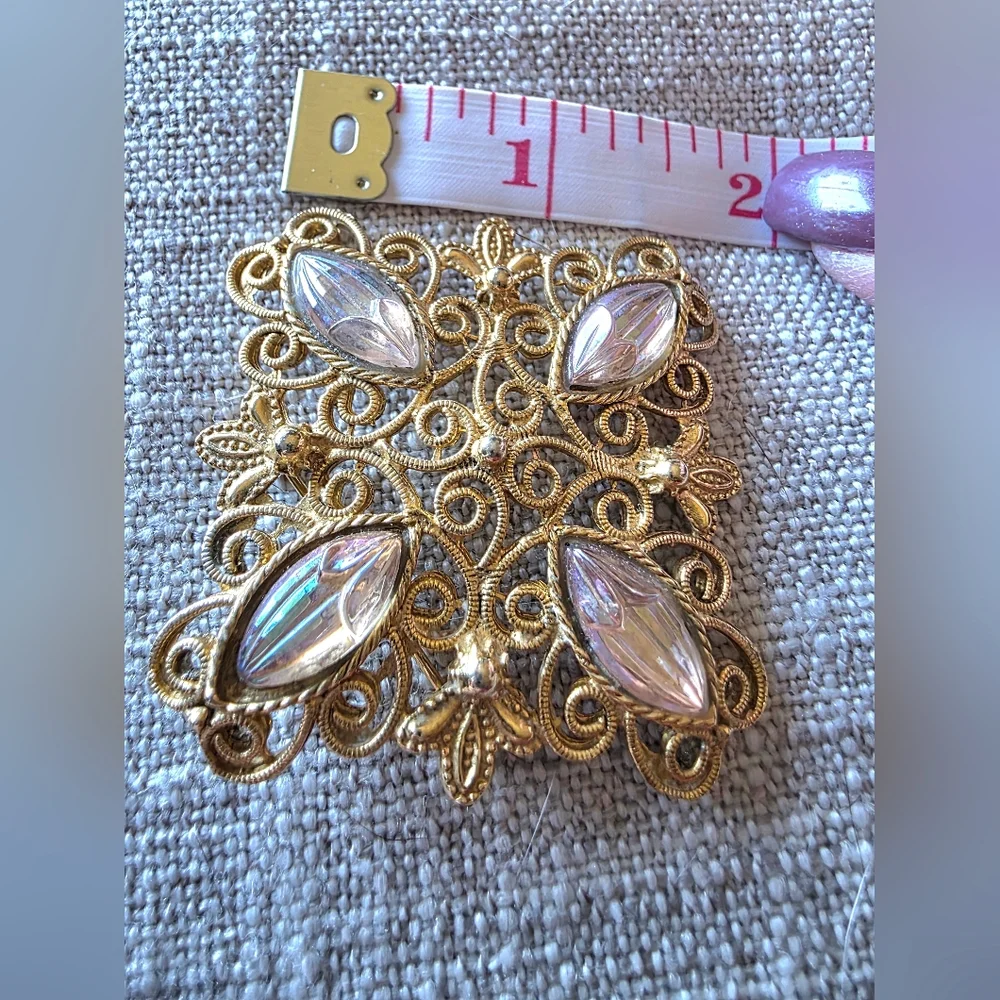 N/A vintage pin